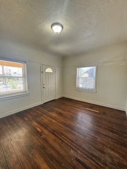 Foto del edificio - Charming Historic "Shot Gun Style" 2 bedroom Duplex