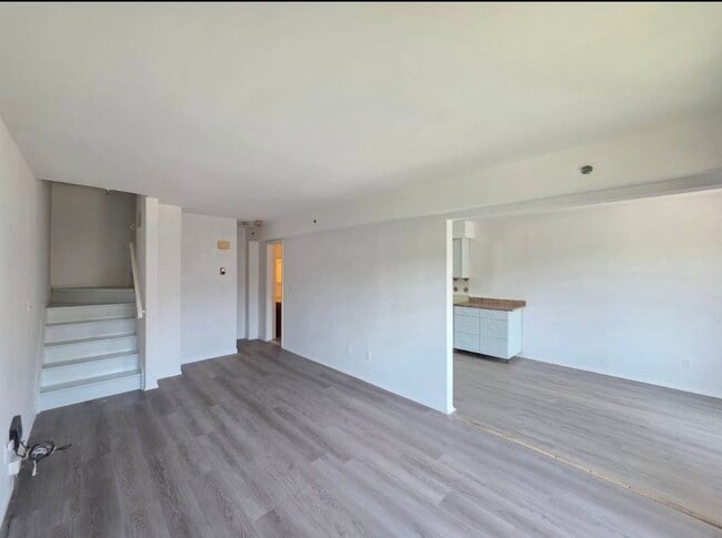 Building Photo - 20 Tappen Ct