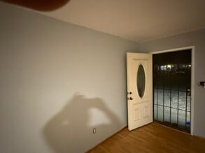 Building Photo - 558 Madrona St