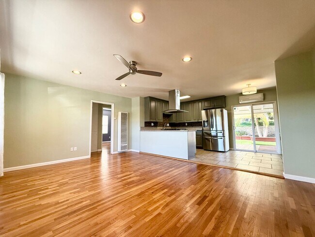 Foto del edificio - 3 Bedroom 1 bath single story home with solar!