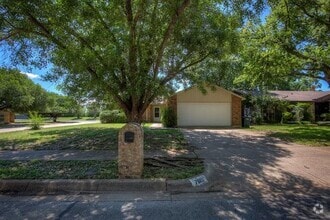 Building Photo - 7801 Summerglen Rd
