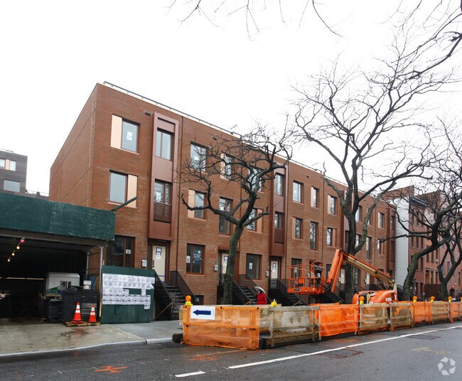 Primary Photo - 292-298 Sackett St
