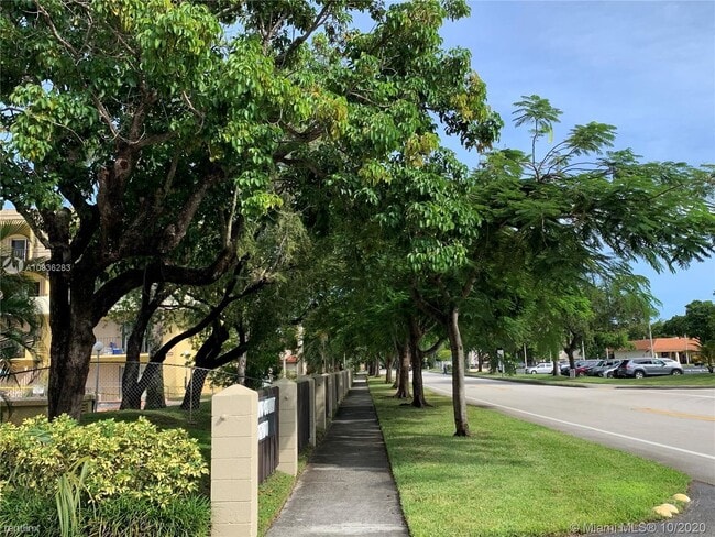 Building Photo - 1 br, 1 bath Condo - Camino Court Condo 106