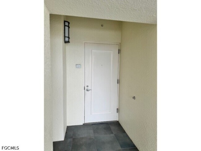 Foto del edificio - 3000 Oasis Grand Blvd