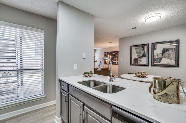 Foto del edificio - Evaline Apartments