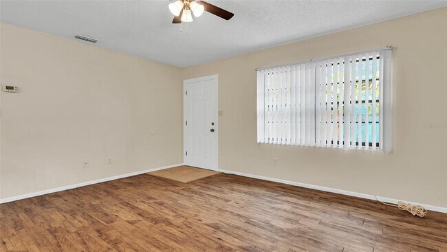 Foto del edificio - 619 2nd Ave NE