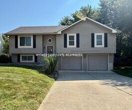 Building Photo - 719 S Park Dr