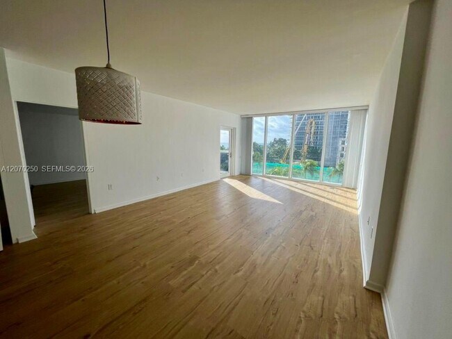 Foto del edificio - 10275 Collins Ave