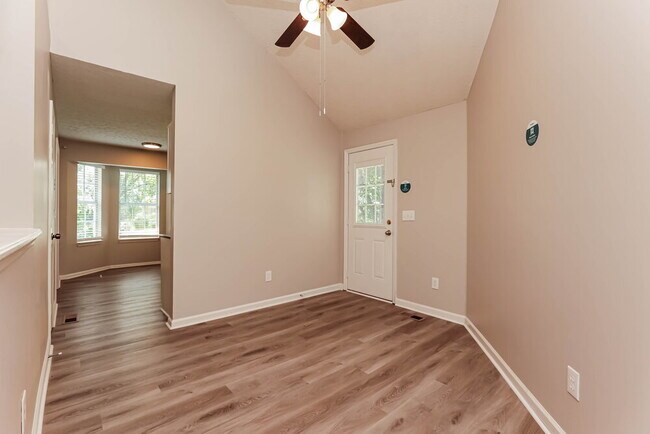 Foto del edificio - 1610 Cedar Tree Ln