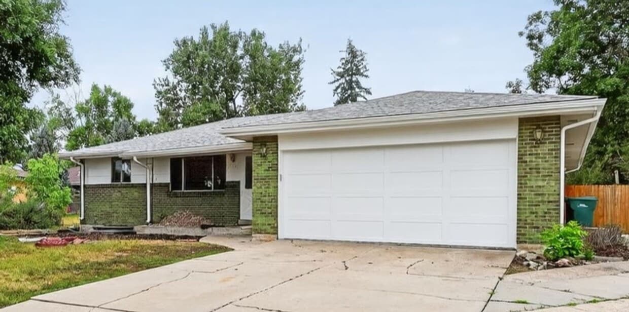 Primary Photo - 5 Bedroom single family home in Lakewood