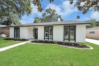 Building Photo - 16114 Forest Bend Ave