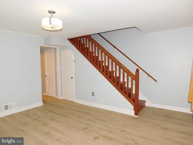 Building Photo - 827 S Harrison St