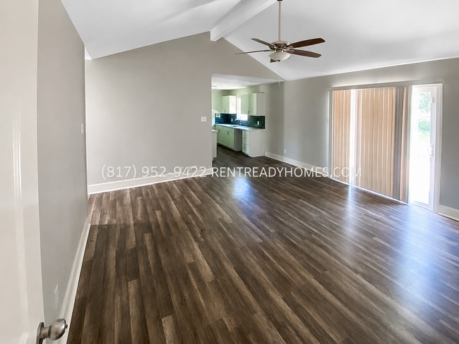 Foto del edificio - 5606 Maywood Dr