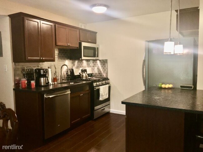 Building Photo - 1 br, 1 bath Condo - 4325 Americana Dr