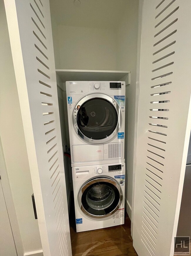 Building Photo - East 44th Street