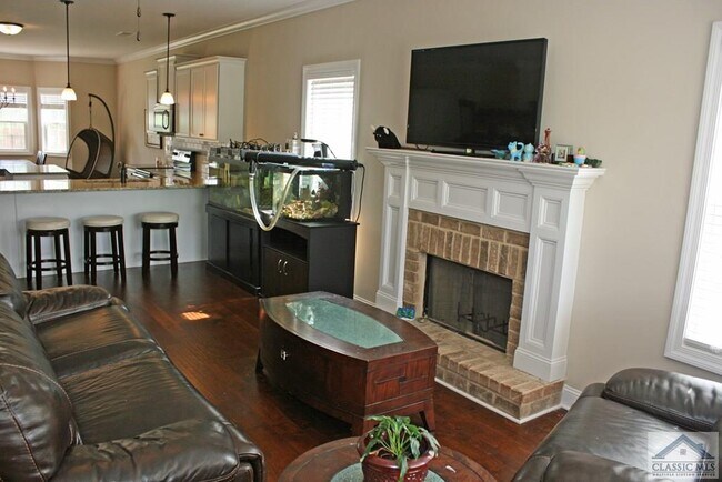 Foto del edificio - 1564 Cold Tree Ln