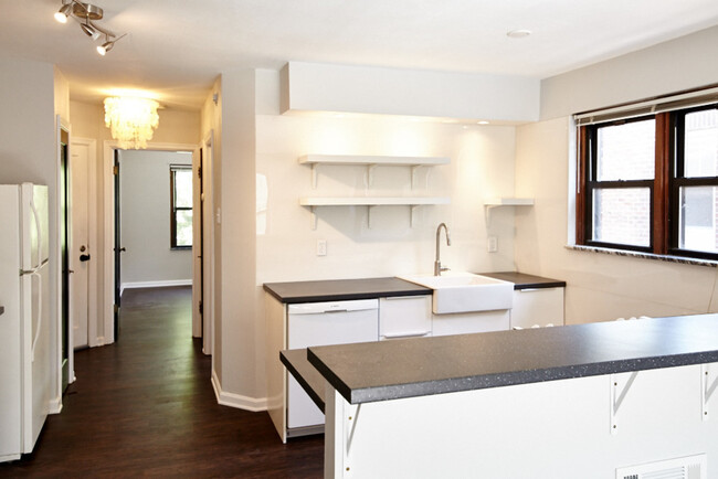 Building Photo - 909 Concordia Lane