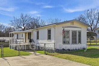 Building Photo - 834 W 138th St S