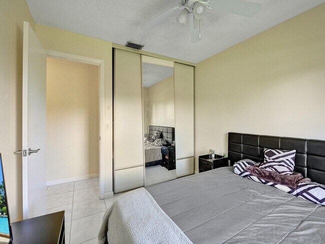 Foto del edificio - 5341 Pennington Ln