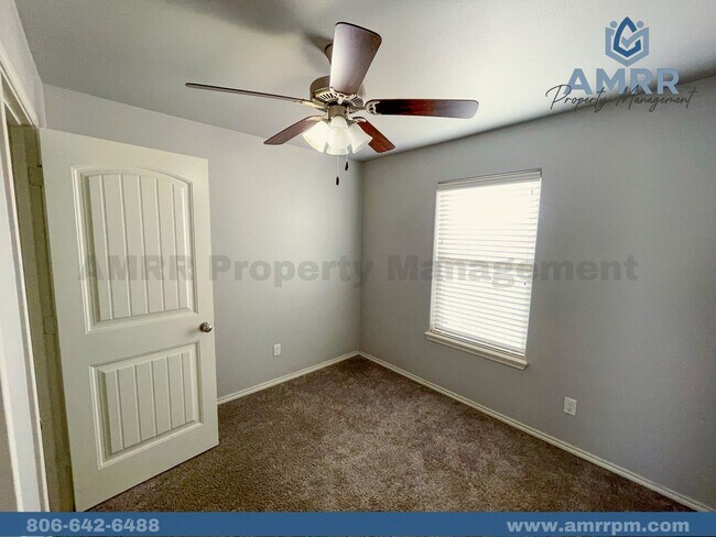Building Photo - Spacious 4 Bedroom Available Now!