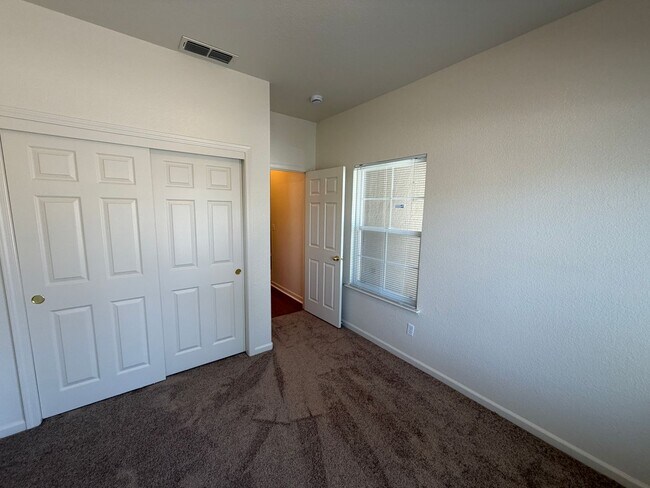 Foto del edificio - Very Nice 4 Bedroom Home