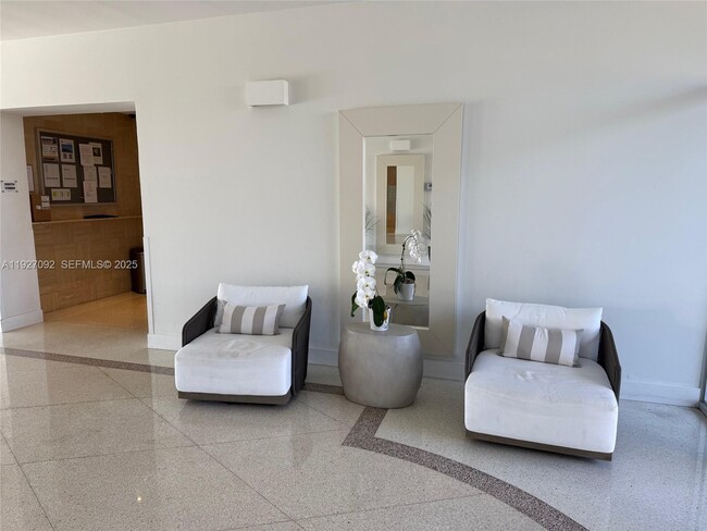 Foto del edificio - 9381 E Bay Harbor Dr