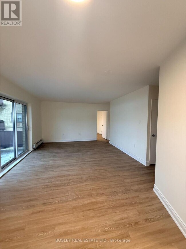 Photo du bâtiment - 972 Eglinton Ave E