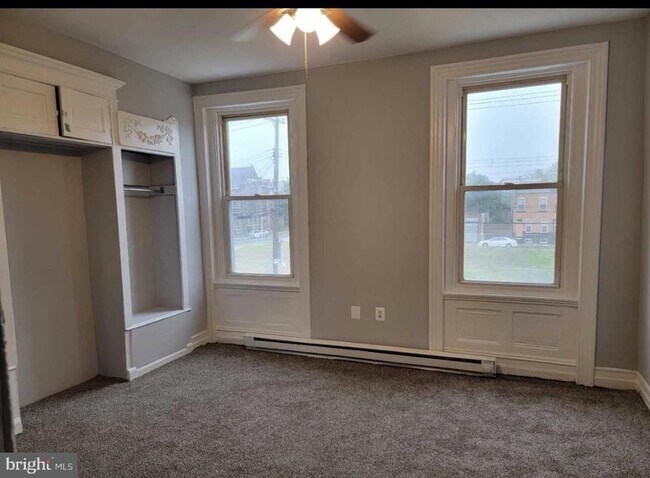 Foto del edificio - 3136 W Montgomery Ave