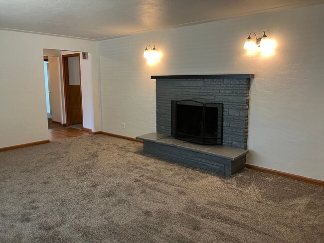 Foto del edificio - Large Three Bedroom Home in North Salem, C...