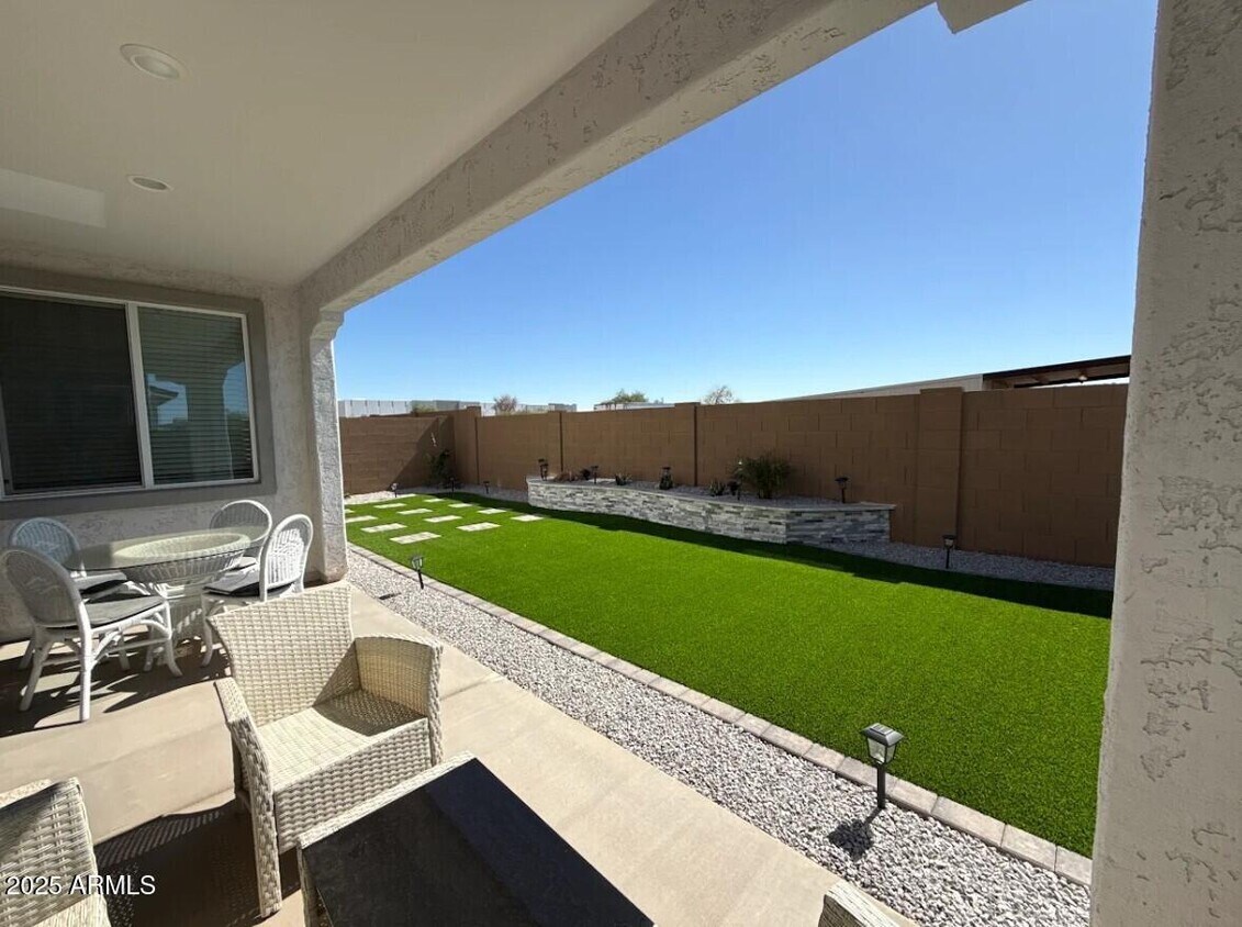 Foto del edificio - 8259 E Petunia Ave