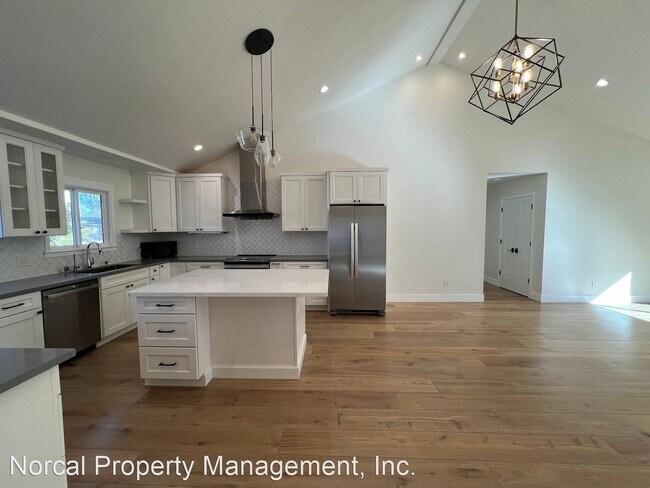 Building Photo - 4 br, 3 bath House - 1546 San Andreas Ave