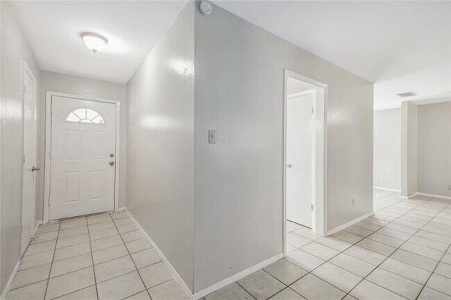 Foto del edificio - 25107 Tuckahoe Ln