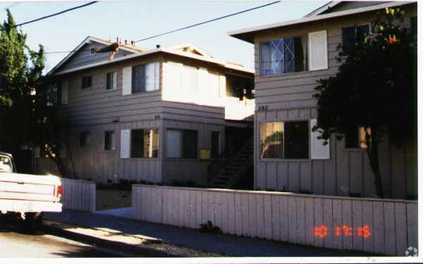 Building Photo - 202 Linden St