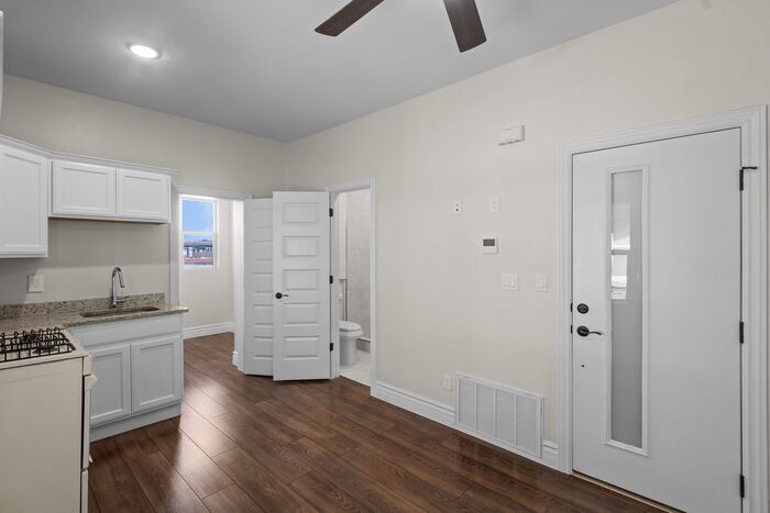 Foto principal - Be the First to Live in This Fully Renovat...