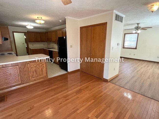 Building Photo - 1419 W Pike St