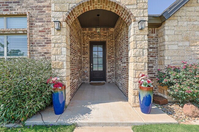 Foto del edificio - "Stunning 4-Bedroom with 3 Full Baths in Charming Brooke Heights!"