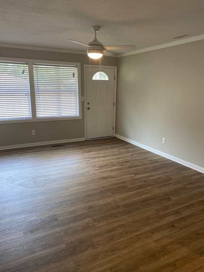 Foto del edificio - $300 OFF FIRST MONTH’S RENT!