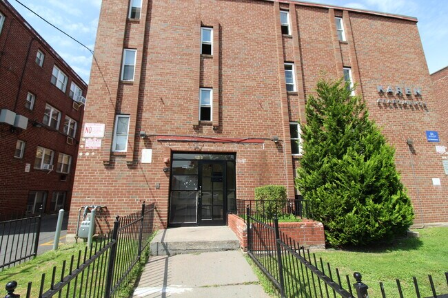 Building Photo - 199 Sigourney St