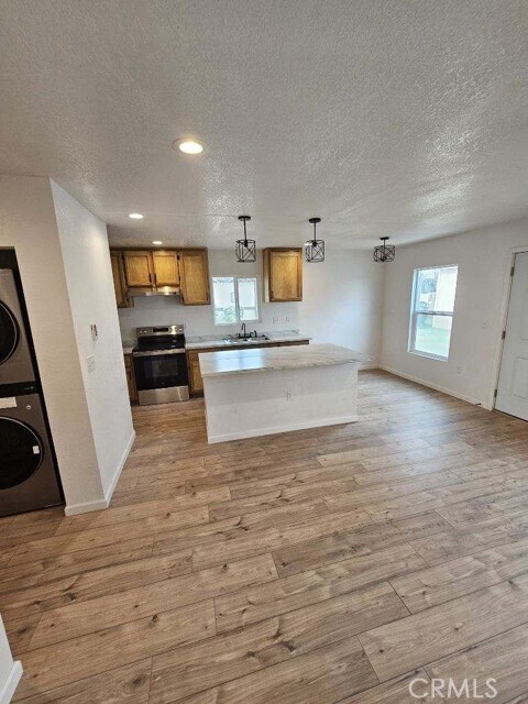 Foto del edificio - 20460 Rimrock Rd E