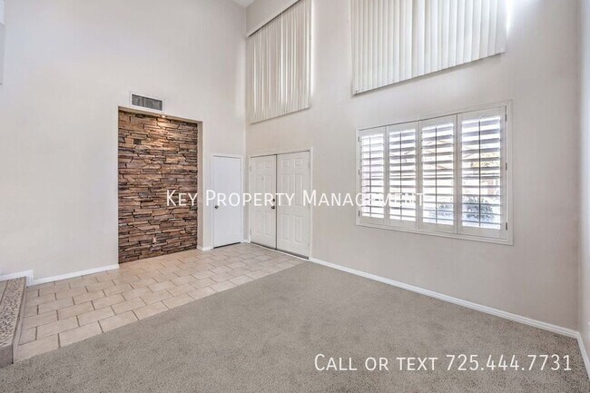 Foto del edificio - Beautiful 4 bedroom, 2.5 bathroom two-stor...