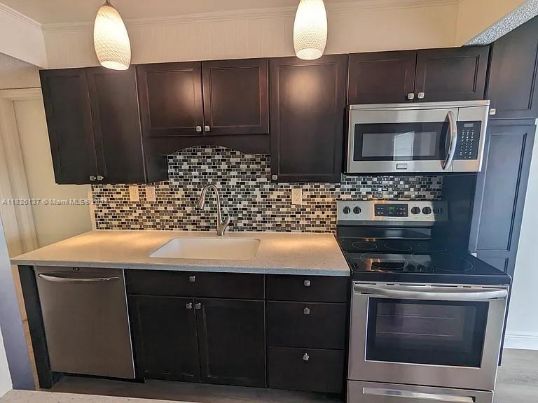 Foto principal - 9331 SW 4th St