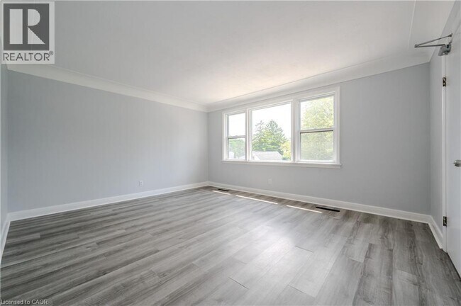 Photo du bâtiment - 102 Sydney St N