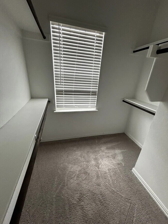 Foto del edificio - 4249 Watson Way