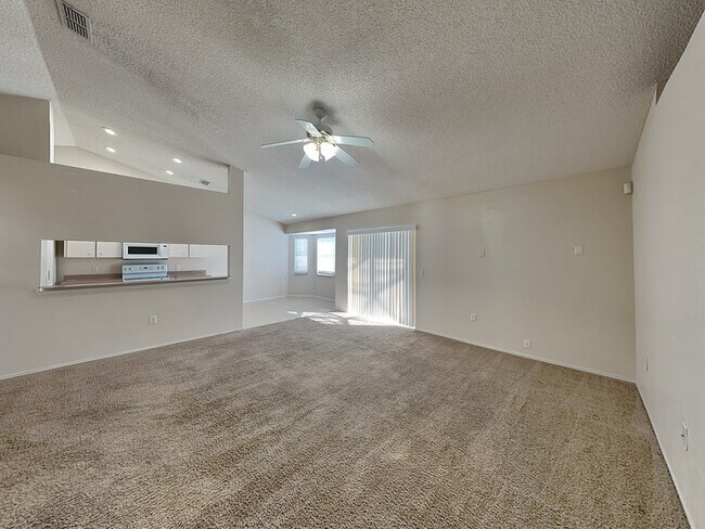 Foto del edificio - 523 Terranova Cir