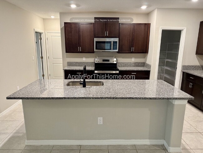 Building Photo - Single Family Home - 6 Bedroom