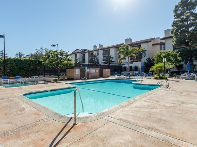 Building Photo - 2BD Condo in Silicon Beach Area Available ...