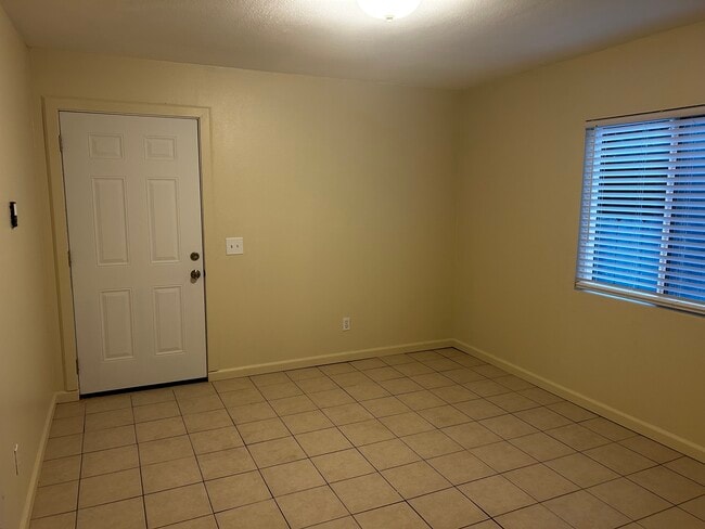 Building Photo - 5527 Bolivar St
