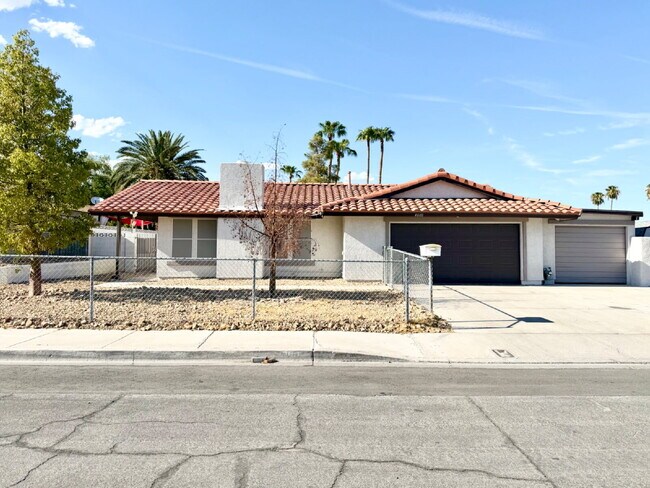 Building Photo - Charming Single-Story Corner-Lot Home | HUGE Private Backyard | 3-Car Garage with Pass-Through Ba...