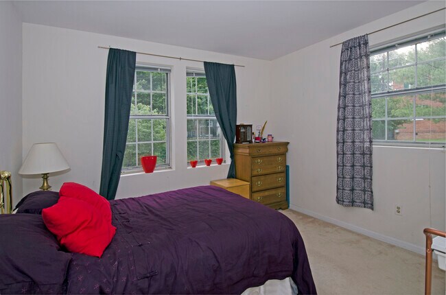 Bedroom 1 - 1816 N Queens Ln