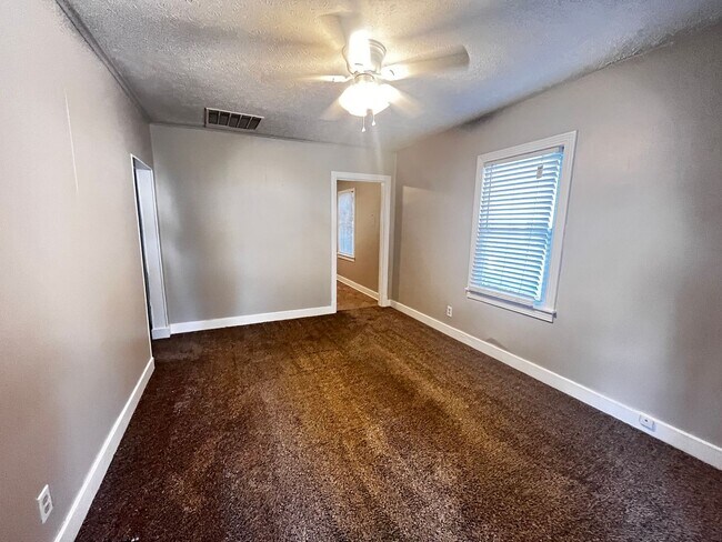 Foto del edificio - A Nice 2 Bedroom Home Near Church Hills Downs